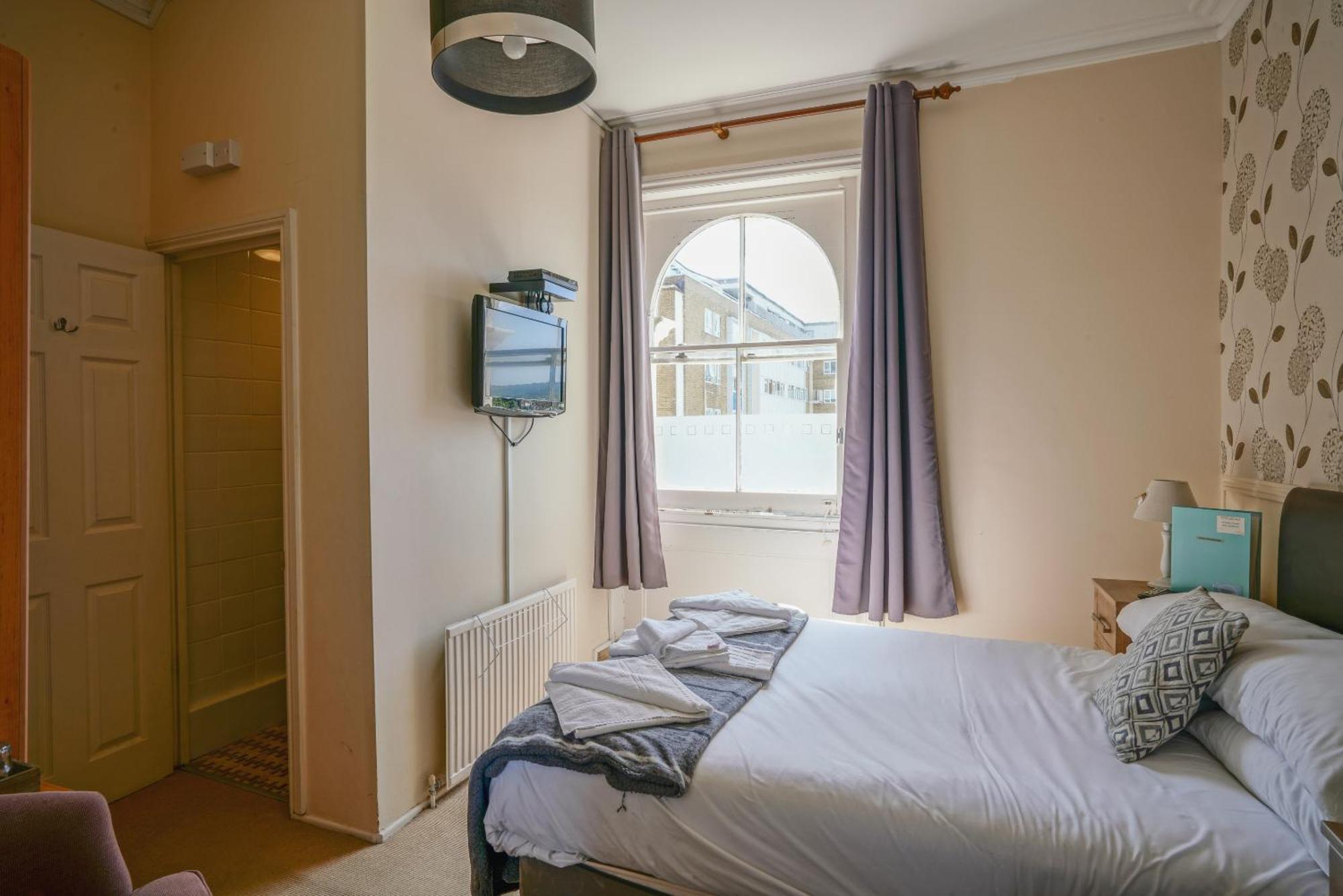The Sheldon B&B - Free Private Parking Eastbourne Room photo